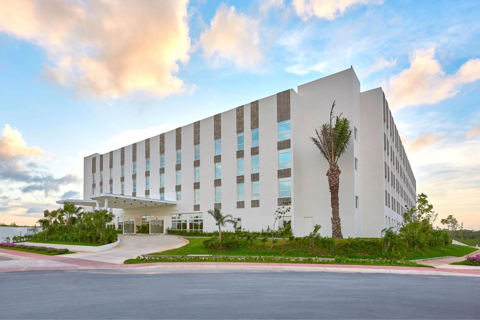 City Express Suites By Marriott Cancun Aeropuerto Alfredo V. Bonfil Exterior photo